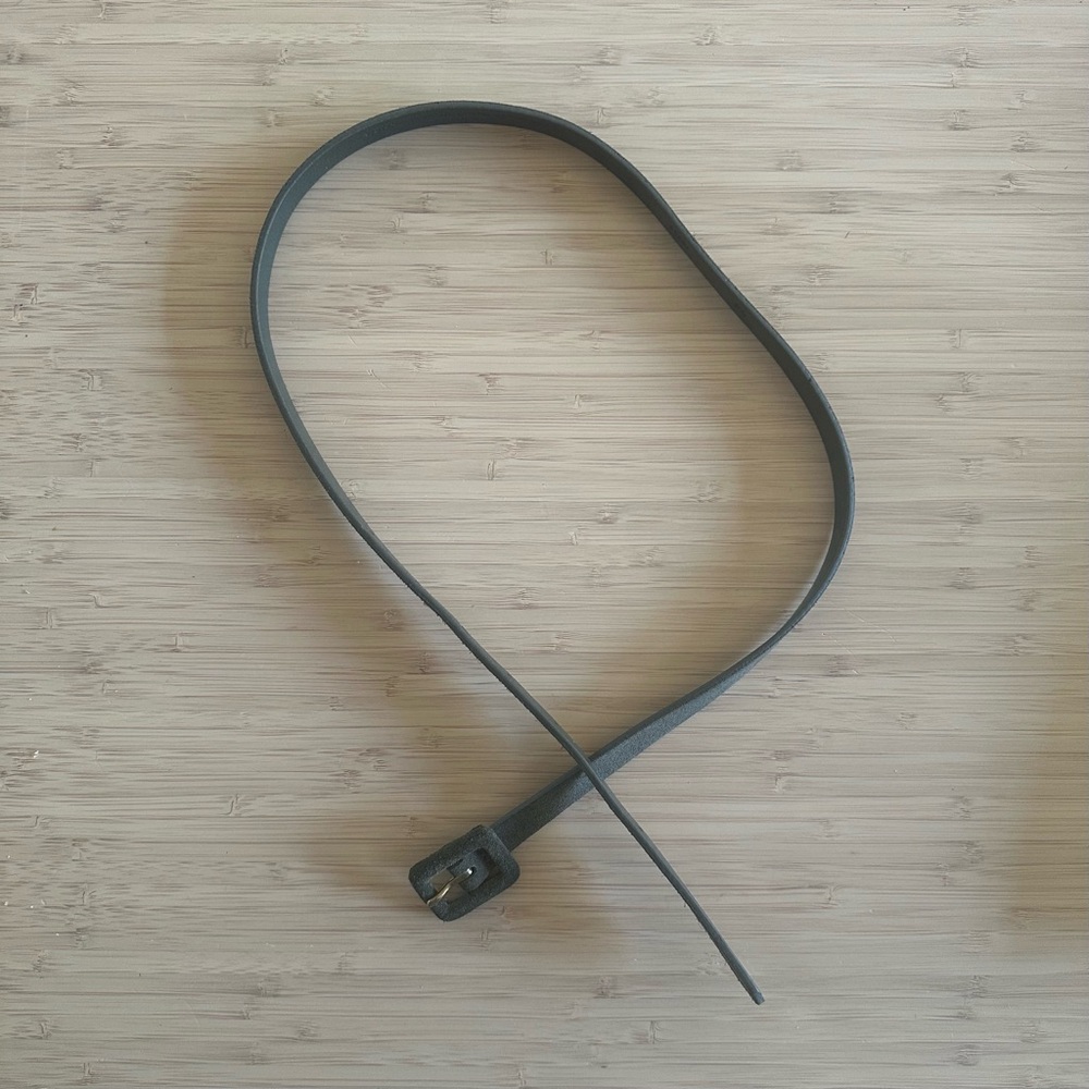 Madewell Skinny Olive Suede Belt. Size XS.